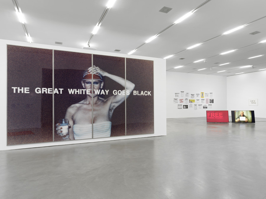 Ausstellungsansicht Katharina Sieverding, The Great White Way Goes Black, 1977/1997, !Mediengruppe Bitnik, Delivery for Mr. Assange, 2013, Guerrilla Girls, 1985-1991, Ohne Titel (Set von 23 Vintage Poster), Gianni Motti, I›m Not on Facebook, 2010/2016. Sammlung Migros Museum für Gegenwartskunst, Foto: Stefan Altenburger Photography, Zurich