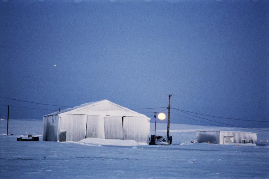 Andreas Züst, aus der Serie res. night, 1978/1979, Diapositiv, Galerie & Edition Marlene Frei, Zürich, © Nachlass Andreas Züst, Graphische Sammlung, Schweizerische Nationalbibliothek, Bern