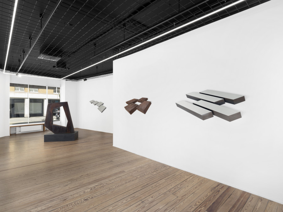 Exhibition view, Wolfram Ullrich, Double Treat, galerie lange + pult, Geneva, 2025. Photo credit: Julien Gremaud