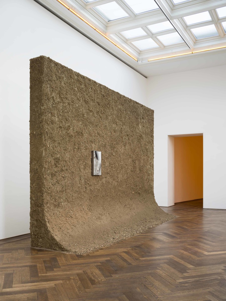 Klára Hosnedlová, Untitled (from the series To Infinity), 2023, installation view, in: Klára Hosnedlová, GROWTH, Kunsthalle Basel, 2024, photo: Zdeněk Porcal - Studio Flusser / Kunsthalle Basel