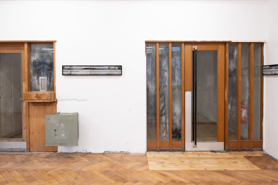 Exhibition view, Sebastian Haas, Gepäckausgabe Glarus, 2024.