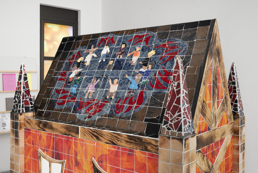 Detail of Tristebacio Club, Paranoia, 2024.Wood, glazed, ceramics, 120 x 175 x 210 cm. Ph by Riccardo Giancola. Images courtesy of artists and La Rada, Photography by Riccardo Giancola (@riccardo_giancola) and Emanuele Finardi (@e.m.hey)