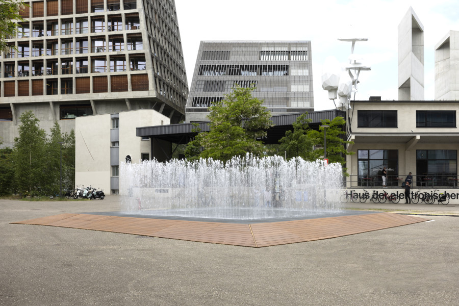 Jeppe Hein, Appearing Rooms, 2004. Water, wood, iron grating, jets, electrical pumps, computer controller, 230 x 700 x 700 cm. Courtesy KÖNIG GALERIE, Berlin, 303 GALLERY, New York, and Galleri Nicolai Wallner, Copenhagen. Installation view Freilager-Platz, Münchenstein 2023. Photo: Gina Folly. © Kunsthaus Baselland