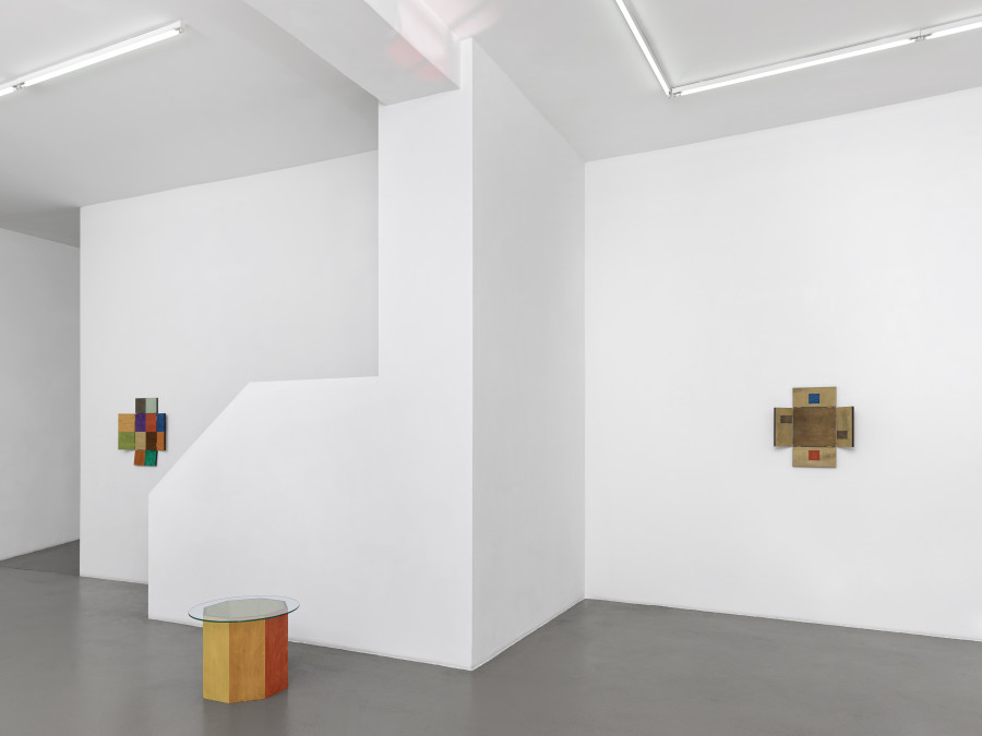 Installation view, Sunah Choi, Intérieurs, Galerie Mezzanin, 2023. Photo credit: Annik Wetter