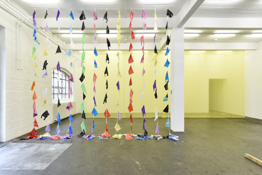 Valentina Minnig, Queere Flaggen, 2020, Schutznetz Gelb, 2020. Courtesy: the artist. Photo: Kunst Halle Sankt Gallen, Sebastian Schaub