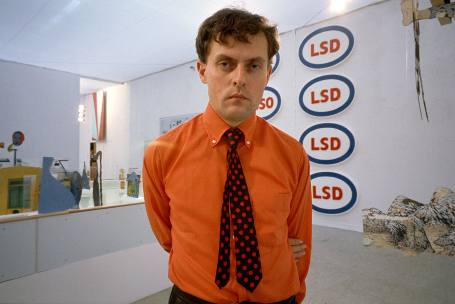 Jean-Philippe Charbonnier, Öyvind Fahlström in the exhibition Pentacle at the Musée des Arts Décoratifs Paris, 1968. © Jean-Philippe Charbonnier/Gamma-Legends via Getty Images