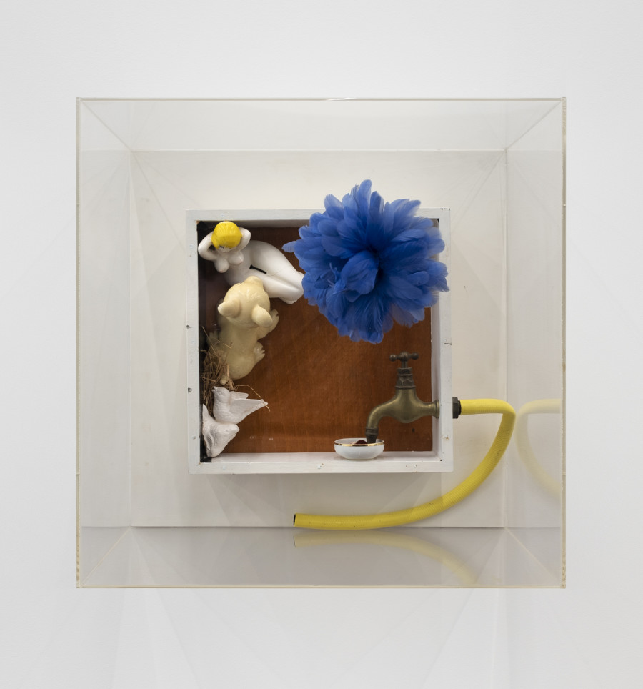 Daniel Spoerri, Die Triebstruktur des Geldes, 1981, Assemblage, 57 x 57 x 36 cm, 22 1/2 x 22 1/2 x 14 1/8 in. Courtesy of the artist and Karma International, Zurich. Photo credits: Isabel Rotzler