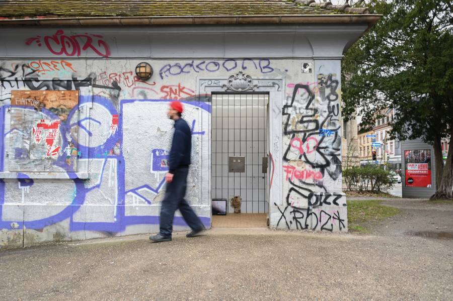 CAConrad, Jan Domicz, Gina Folly, Germaine Koh, Devin T. Mays, Sean Morel (organized by u), "Brain in a Pipe" at Kaiserwache, Freiburg im Breisgau, 2026. Images courtesy of the artists and Kaiserwache. Photo: Stefan Lux.