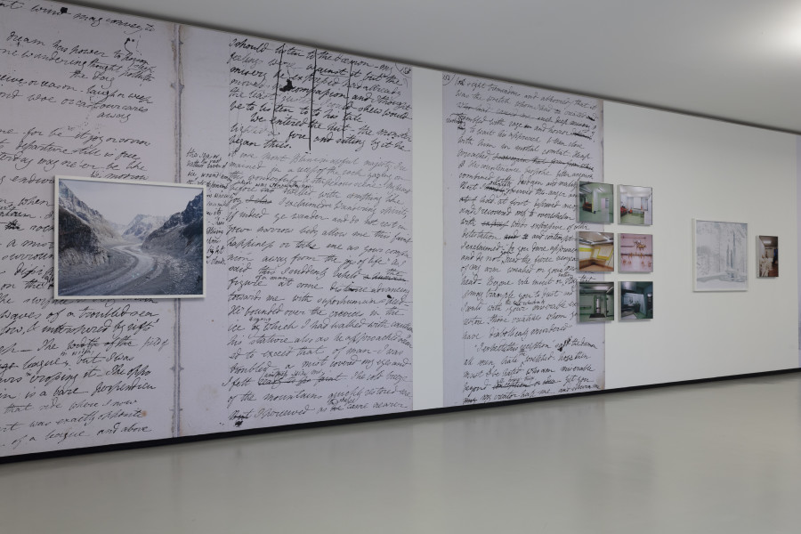 Chloe Dewe Mathews, The pleasure of text, Musée des beaux-arts Le Locle, 2023. © 2023, Musée des beaux-arts Le Locle. Photo: Lucas Olivet. Tous droits réservés.