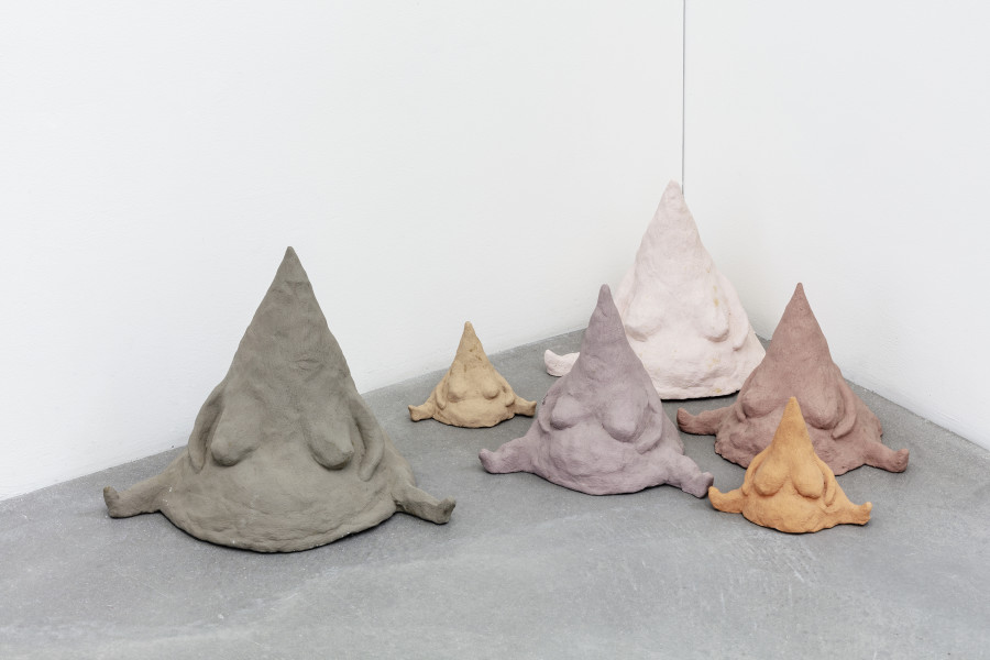 Liz Craft, Mini Mountain Mamas, 2010, Mischtechnik / mixed media; Masse variabel / variable dimensions. Foto / photo: Stefan Rohner