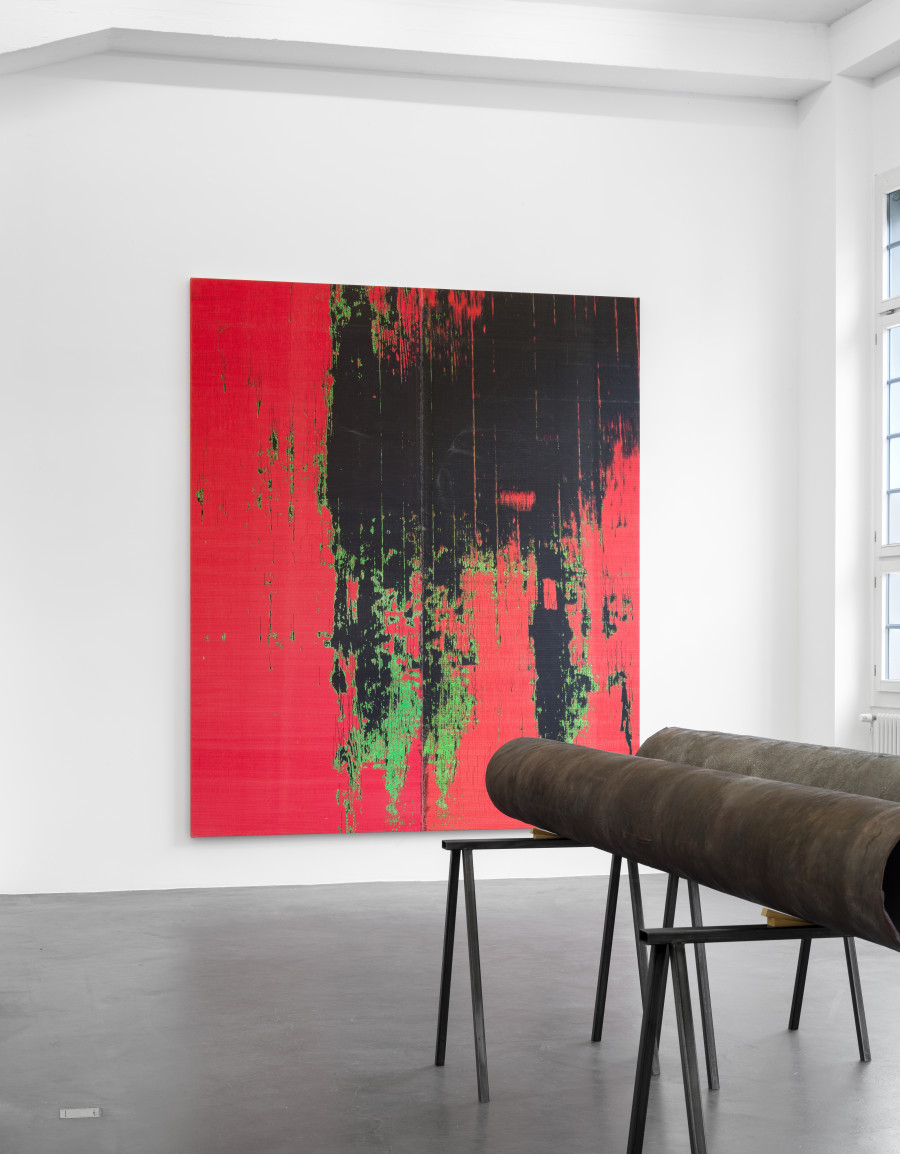 Wade Guyton, Untitled, 2025, Epson UltraChrome PRO inkjet on linen, 325 x 275 cm; Untitled, 2024, Cast bronze and aluminum, 35 x 369 x 34 cm; 31.9 x 316.9 x 32.1 cm. Installation view, Galerie Francesca Pia, Zurich 2025. Photo: Cedric Mussano