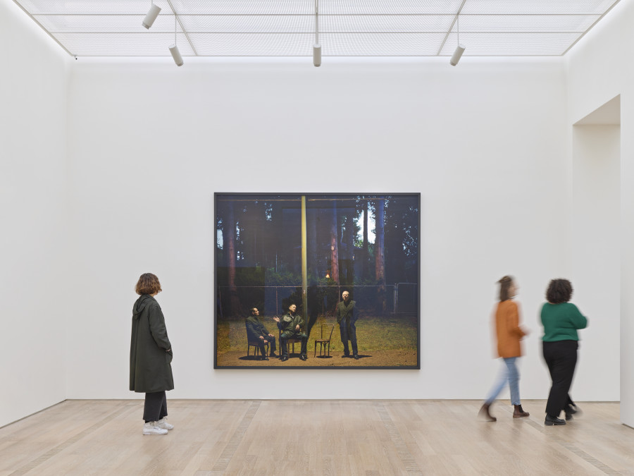 Installation view «Jeff Wall» at the Fondation Beyeler, Riehen/Basel, 2024. © Jeff Wall. Photo: Mark Niedermann