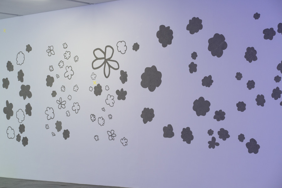 Dineo Seshee Raisibe Bopape, (Ka) pheko ye... dipalesa, dinaledi, flowers , 2023, wall painting with clay and sand. Photo: Studio Stucky, courtesy of the artist and Sfeir- Semler Gallery, Beirut/Hamburg.