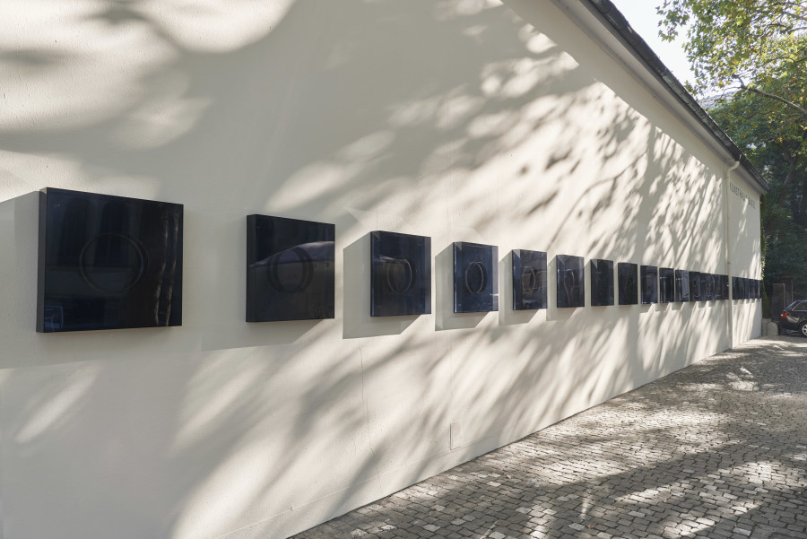 Marie Matusz, Canons and Continents (Dérives I-XXXVI), Kunsthalle Basel back wall, 2024, installation view, photo: Philipp Hänger / Kunsthalle Basel