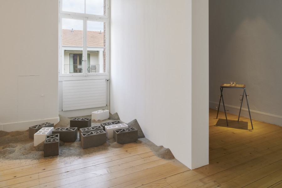 4.	Exhibition view, Monika Emmanuelle Kazi, La cour des grands, 2022, Kunsthalle Friart Fribourg. Photo : Guillaume Python. Courtesy Kunsthalle Friart Fribourg