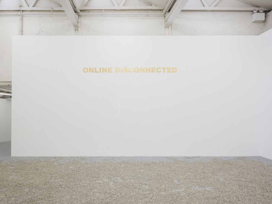 Stefan Brüggemann, Online Disconnected (gold), 2023 Photo: Sebastian Verdon.