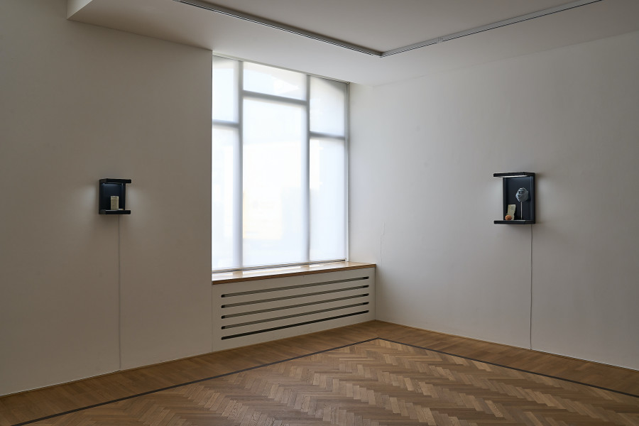 Installation shots of "Still Life" with works by Victor Seaward, exhibited at Galerie Fabian Lang, Zurich, (13.04.2022-06.08.2022). Credit: Courtesy of the artist and Galerie Fabian Lang. Copyright: © Fabian Lang Photos: Nicolas Duc