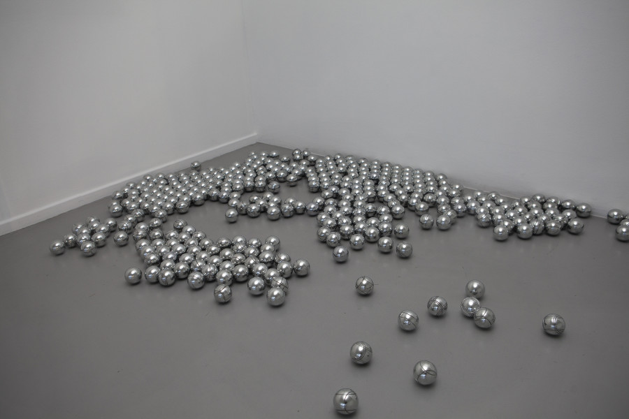 Marie Angeletti, 334 POLISHED BALLS, November 2nd, 3rd, 4th, 5th, 8th, 9th, 10th, 11th, 12th, 18th, 20th, 22nd, 23rd, 2021, 334 polished pétanque balls, 2021 (detail). Exhibition Marie Angeletti, Ram, CEC, 2021. Courtesy Centre d’édition contemporaine, Geneva