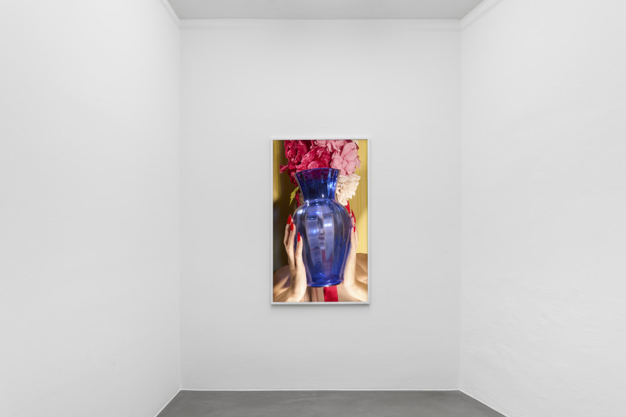 Exhibition view, Roe Ethridge, Sensible Shoes at Mai 36 Galerie, Zurich. Photo Credits: Peter Baracchi. Courtesy of the artist and Mai 36 Galerie