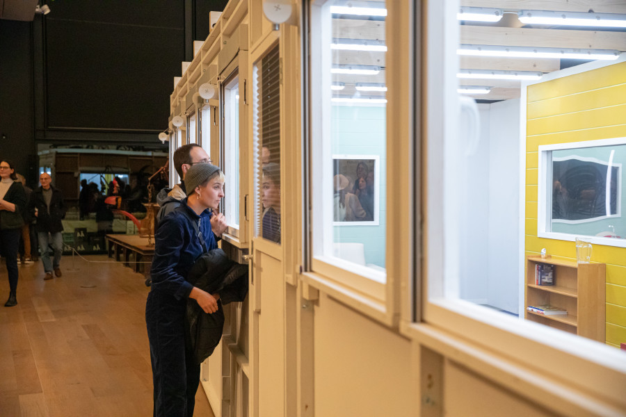 Boris Niktin in the exhibition The Last Reality Show. Boris Nikitin at Museum Tinguely. © Museum Tinguely, Base!; photo: Matthias Willi