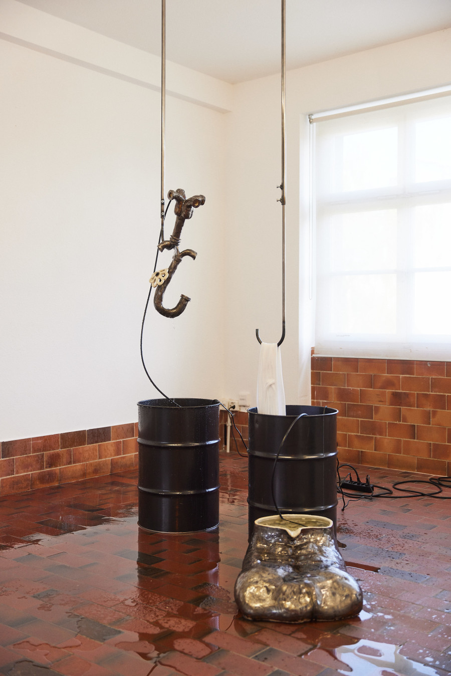 Lou Masduraud: Wet Men, Mayday, Installation view, 2022, Photos: Moritz Schermbach