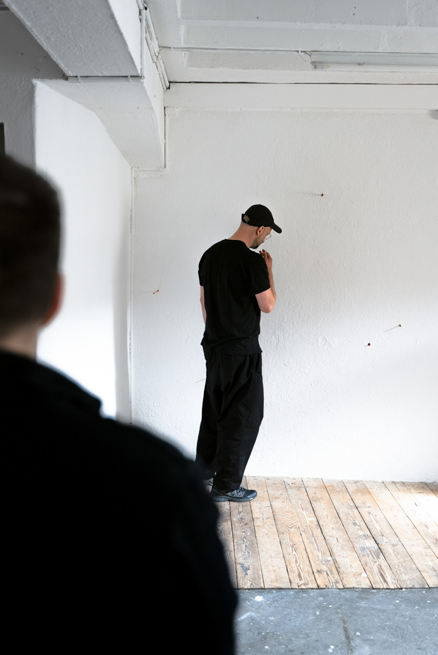 Performance, Izidora I LETHE, breath, blow, kiss, Stiftung BINZ39, 2024. Photo credit: Studio Stucky