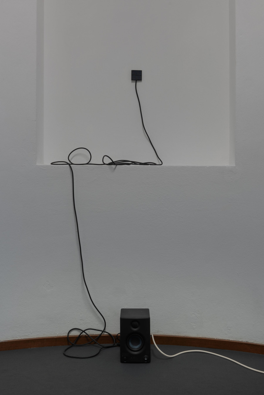 Adele Dispasquale and Hunter Longe, Fuoco Fato, 2023 Mp3 audio recordings, amplifiers, audio-output transformers, LEDs, solar cells, speakers. Photo:Mattia Angelini