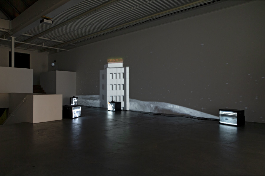 Zilla Leutenegger, Forum Hotel, 2002; Going home, 2003. Courtesy the artist and Galerie Peter Kilchmann, Zürich. Ausstellungsansicht / Installation view Kunsthaus Baselland 2021. Foto / Photo: Gina Folly