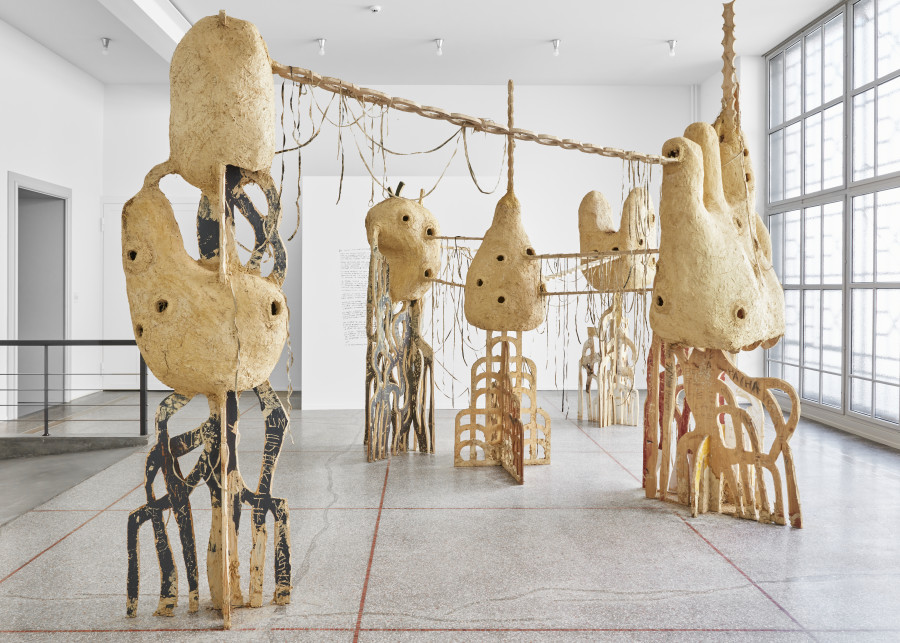 Exhibition view, Sebastián Dávila, Tierra rota. Se hace el día, Musée des Beaux-Arts la Chaux-de-Fonds, 2023. Images credit : Musée des beaux-arts de La Chaux-de-Fonds, Photo : Gaspard Gigon
