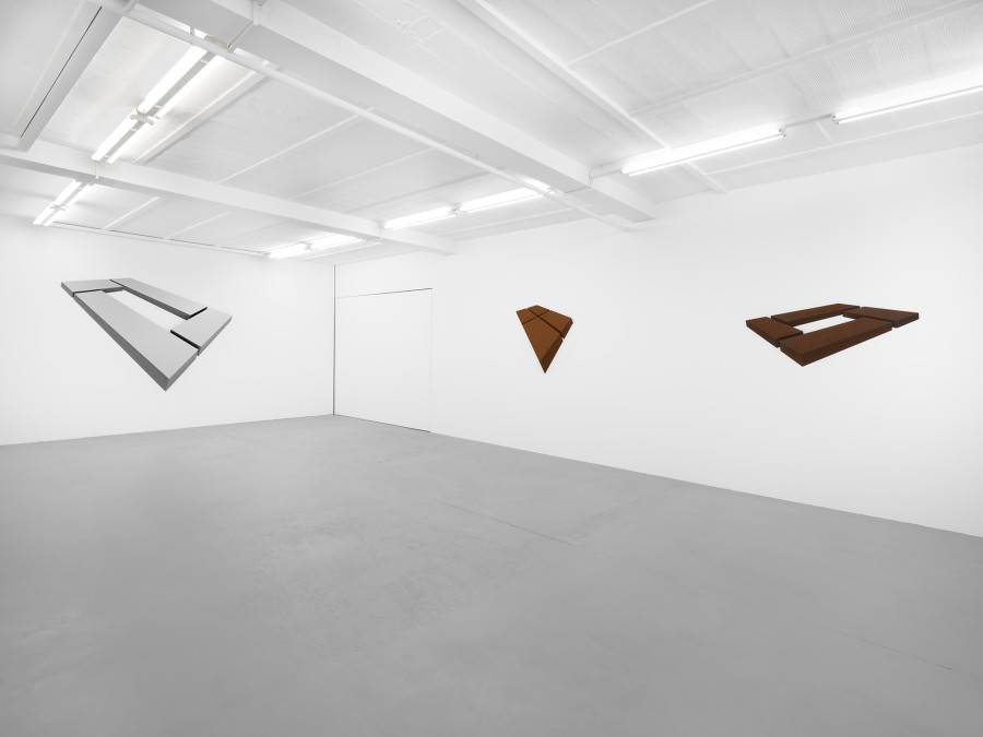 Wolfram Ullrich, Installation view, 2022, galerie lange + pult Auvernier, Photos: Julien Gremaud.