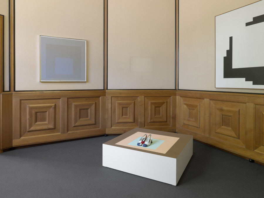 Exhibition view, Sylvie Fleury, Shoplifters from Venus, Kunst Museum Winterthur, 2023. Photo credit: Annik Wetter