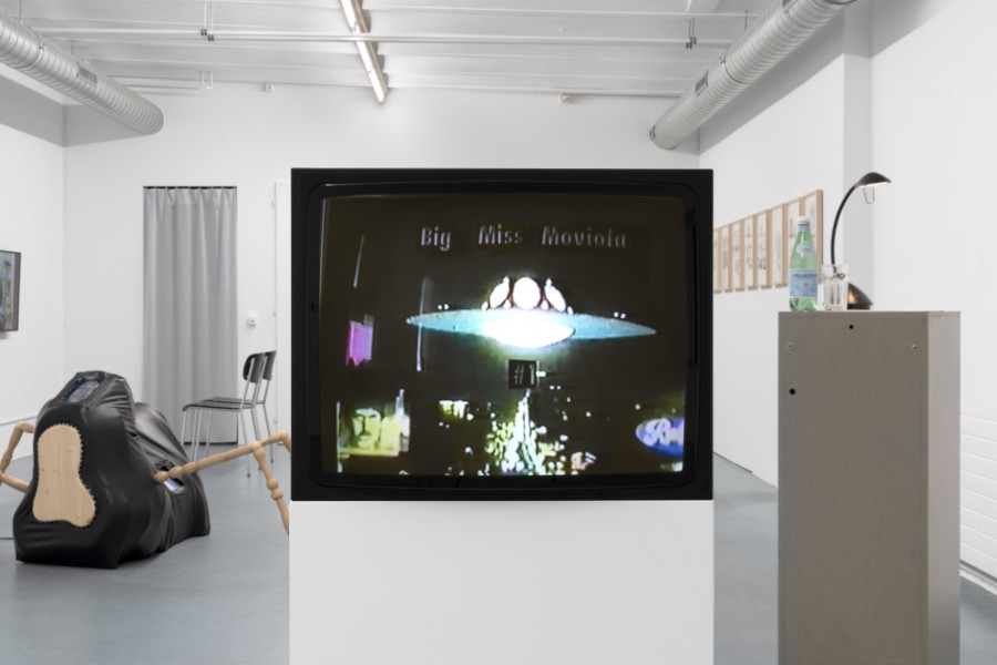 Joanie 4 Jackie Chainletter tapes, Intro by Miranda July from The Velvet Chainletter, 1995, 4:3 (colour, sound), 00:13’, Courtesy of ©Miranda July and the Getty Research Institute, Los Angeles. Photos credits: marytwo