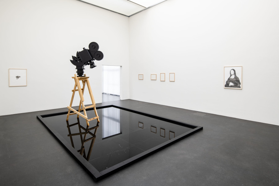 Ausstellungsansicht Alles echt! Werke aus der Sammlung, mit Werken von Caroline Bachmann & Stefan Banz, Markus Raetz und Nils Nova, Kunstmuseum Luzern, Foto: Marc Latzel