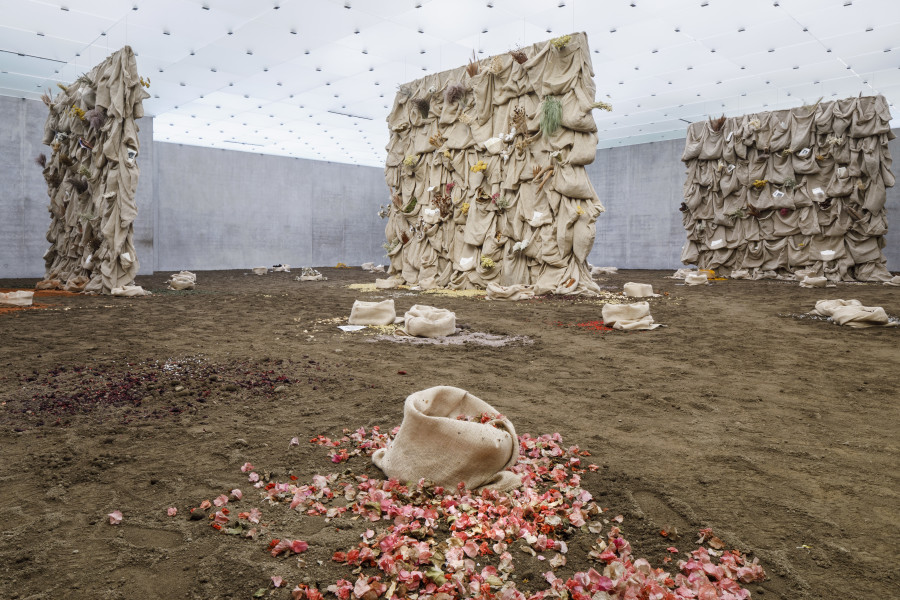 Solange Pessoa, Bags – Bregenz version, 1994–2023, Installation view first floor Kunsthaus Bregenz, 2023. Photo: Markus Tretter. Courtesy of the artist, Mendes Wood DM. © Solange Pessoa, Kunsthaus Bregenz