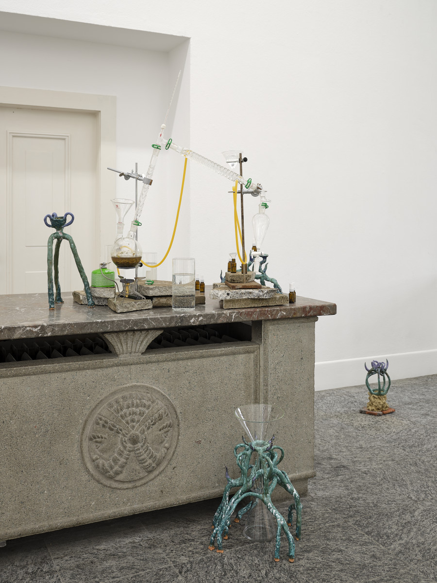 Lulu & Whiskey, Das Wasser ist älter als die Sonne, 2024. Hydrolate, fermentation, glass, ceramics, metal, latex, water, gas burner, inorganic material from the interior and immediate surroundings of the Kunsthalle Bern. Photo: David Aebi