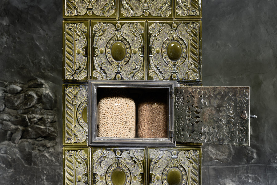 AUGUSTAS SERAPINAS Grain Stove (detail), 2022 | tiles, wood and grains, 200 × 68 × 87 cm Courtesy of Galerie Tschudi and the artist Photo by Ralph Feiner