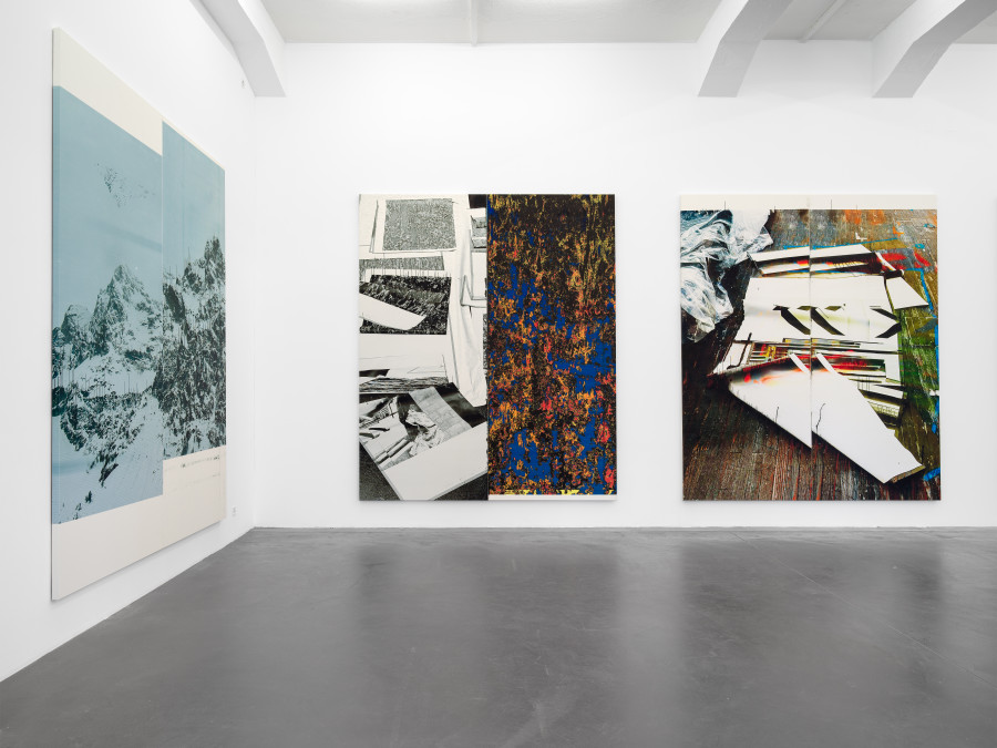 Wade Guyton, Untitled, 2025, Epson UltraChrome PRO inkjet on linen, 325 x 275 cm. Installation view, Galerie Francesca Pia, Zurich 2025. Photo: Cedric Mussano