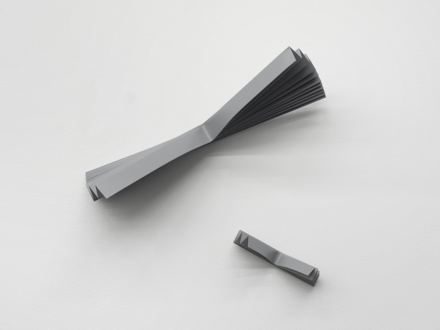 Installation view, Judith Kakon, Violets, lilacs, iodine, and violence, Tunnel Tunnel, Lausanne, 2025-2026. Photo credit: Julien Gremaud