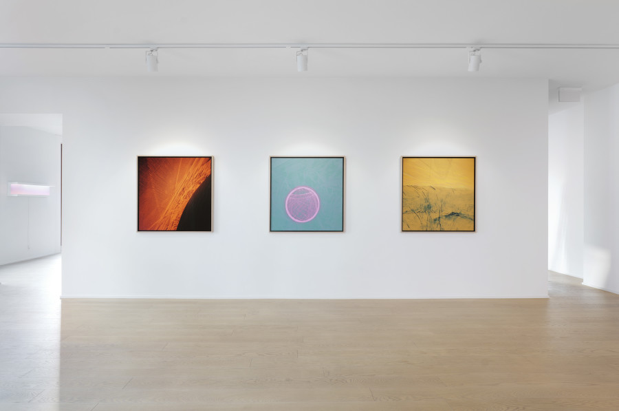 Exhibition view, Daniel Canogar, PANORAMIC, Wilde, Geneva, 2025-2026. Photo credits : Studio Eric Bergoend. Courtesy Daniel Canogar and Wilde