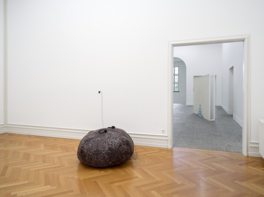 Exhibition view, ntu, Nolan Oswald Dennis, Tabita Rezaire, Bogosi Sekhukhuni, Kunsthalle Bern, 2023. Courtesy of the artists, photo: Cedric Mussano