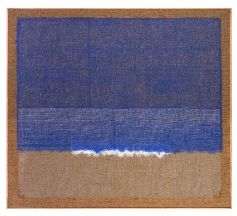 Salvatore Emblema, Untitled, 1978, Tinted soils on jute 180 x 200 cm. Courtesy Museo Emblema – Salvatore Emblema Estate