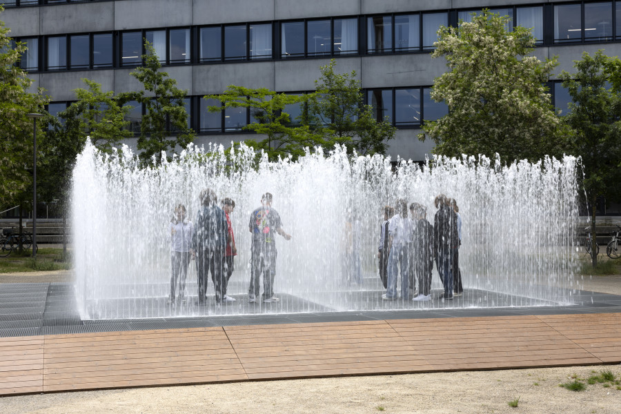 Jeppe Hein, Appearing Rooms, 2004. Water, wood, iron grating, jets, electrical pumps, computer controller, 230 x 700 x 700 cm. Courtesy KÖNIG GALERIE, Berlin, 303 GALLERY, New York, and Galleri Nicolai Wallner, Copenhagen. Installation view Freilager-Platz, Münchenstein 2023. Photo: Gina Folly. © Kunsthaus Baselland