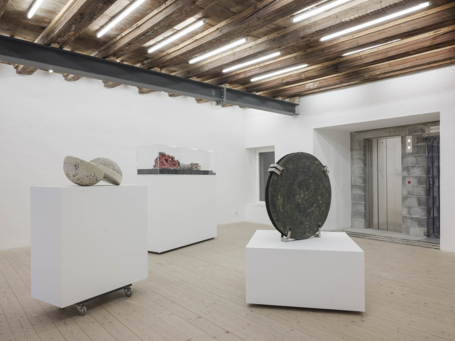 Alessandro Di Pietro, Ghostwriting Paul Thek: Time Capsules and Reliquaries, Installation view, 2023, CAN Centre d’Art Neuchâtel. Photography: Sebastian Verdon / all images copyright and courtesy of the artist and CAN Centre d’art Neuchâtel